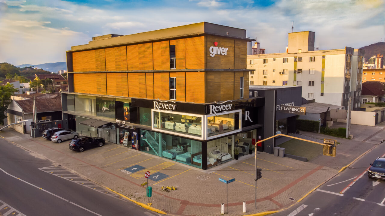 Comercial 1 Max Colin